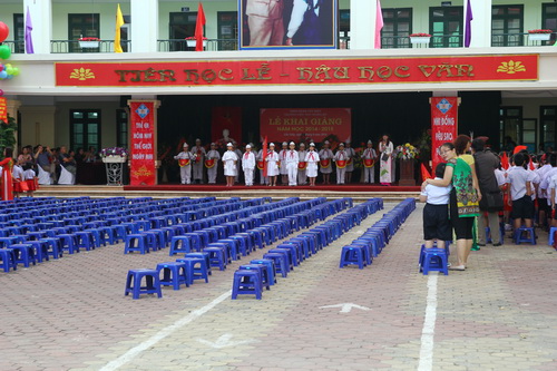 Hà Nội tưng bừng ngày khai trường ảnh 5
